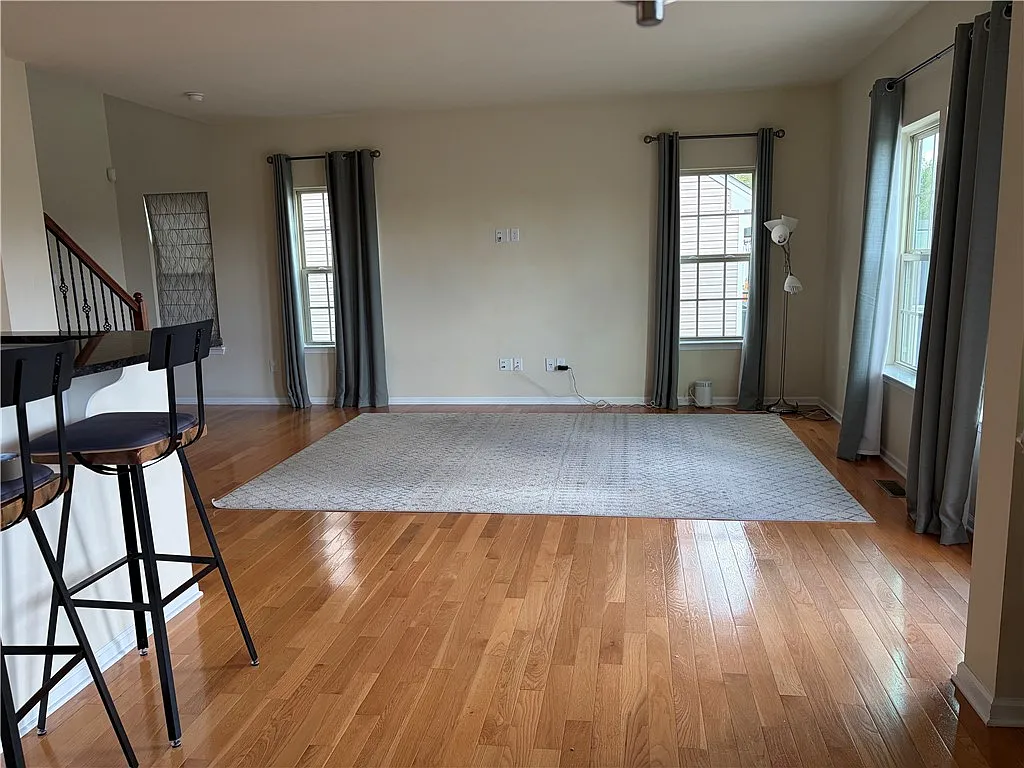 3 bed, 2.5 bath, 1752 sqft, $3,400 — Photo 4