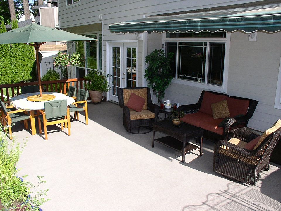 Top deck entertaining area