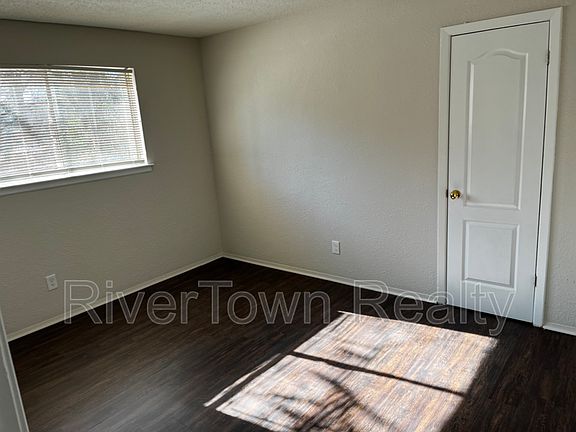 2nd image of 907-909 Pope St