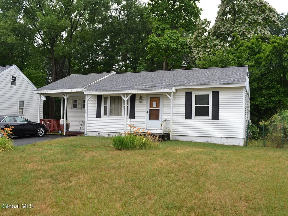 42 Oakwood Dr