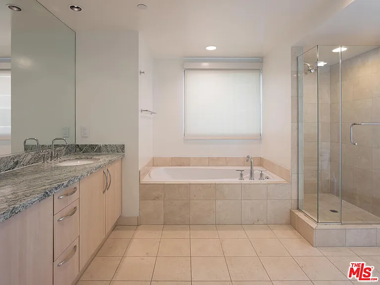 13650 Marina Pointe Dr #905 — Photo 17