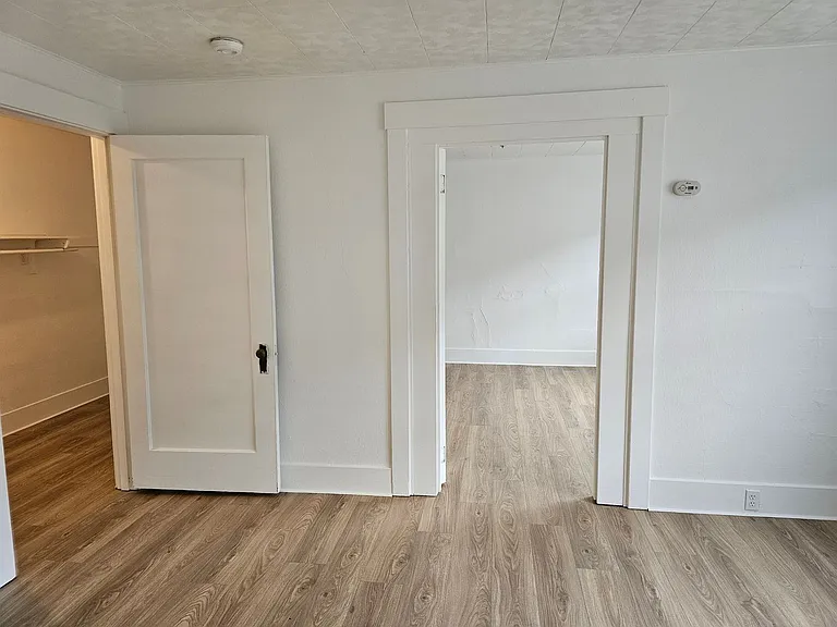 435 -Keystone Apartments — Photo 23
