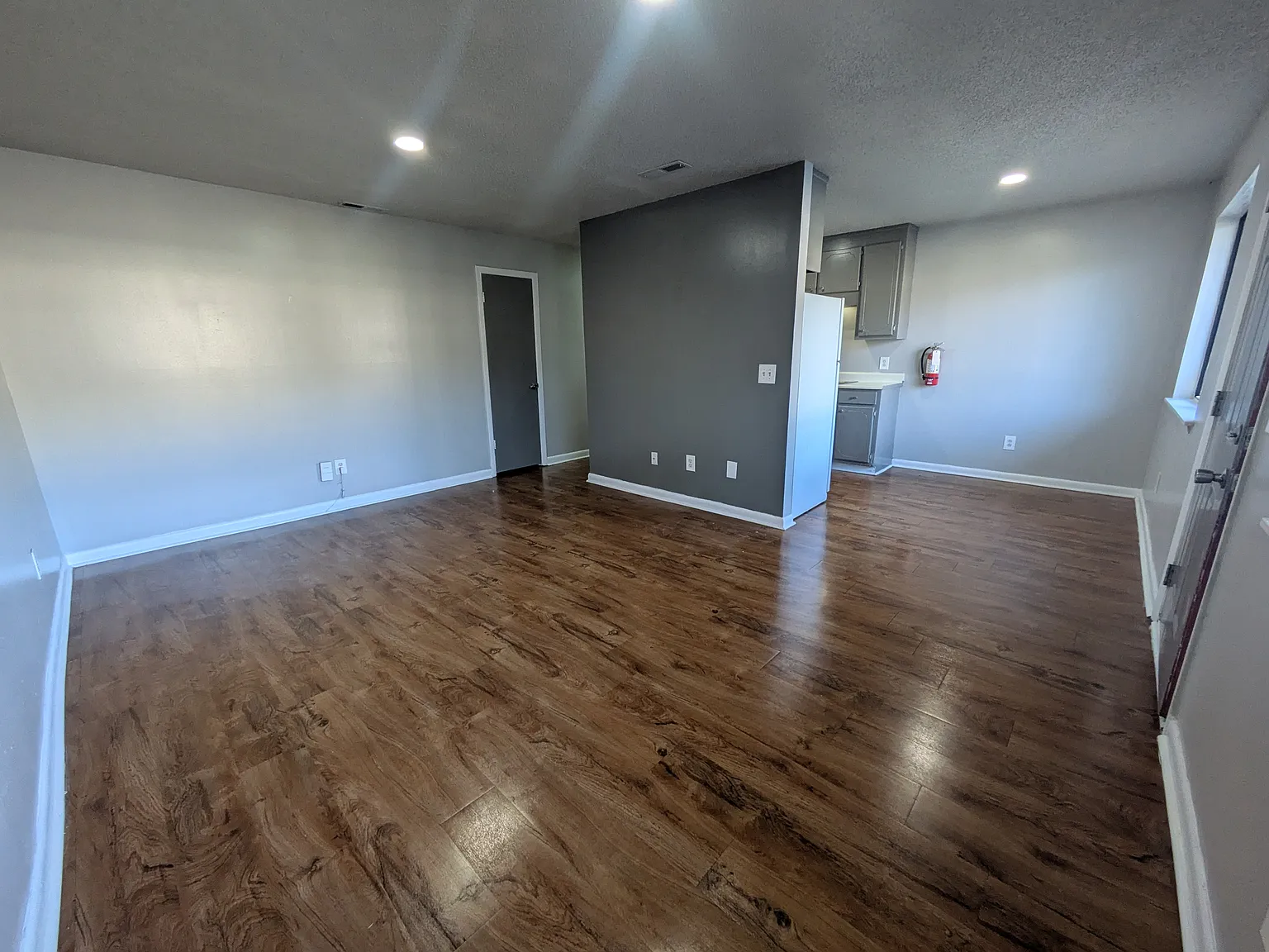 Torrance Apartment — Photo 2