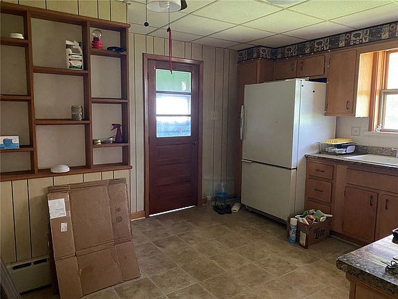 5th image of 273 School Ave
