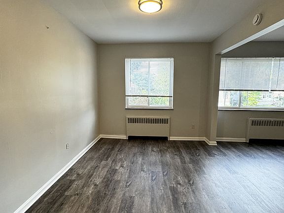 4th image of 697 Greenwood Ave APT 2