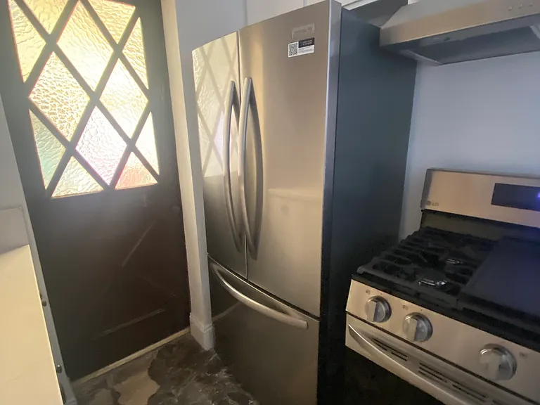 2410 Palm Dr #C — Photo 10