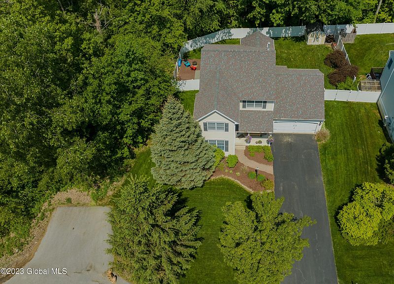 3rd image of 36 Lupine Drive