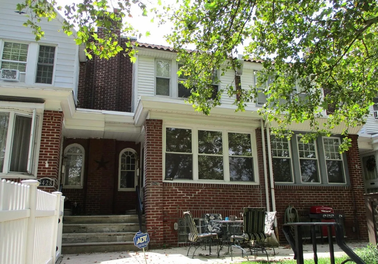 3 bed, 1.5 bath, 1476 sqft, $1,700 — Photo 1