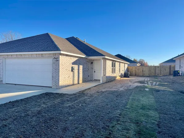 1517 Rosewood Dr, Wagoner, OK 74467