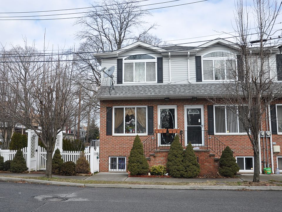 1st image of 15 Paris Ct