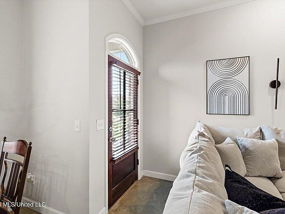 4th image of 937 Filmore Dr