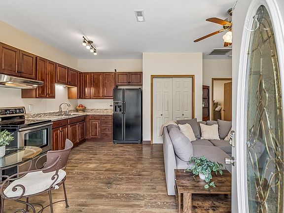 5th image of 18 York Ln
