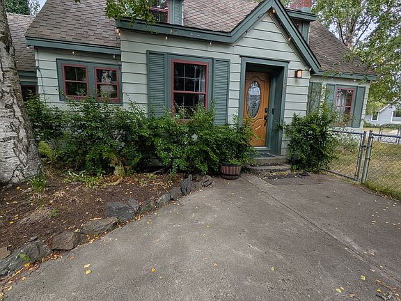 Front of home with private entrance