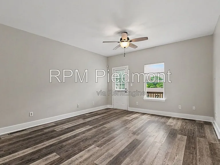 751 Prince Pl NW — Photo 2