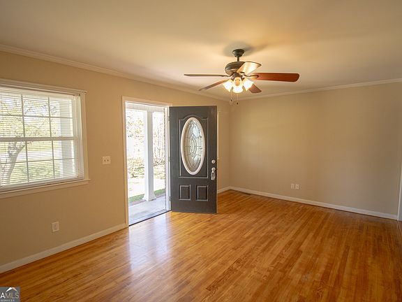 5th image of 209 Elm St