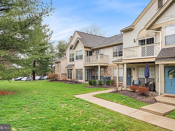 4th image of 414 Foxcroft Cir #414