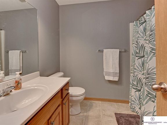 5th image of 15834 Cherrywood St