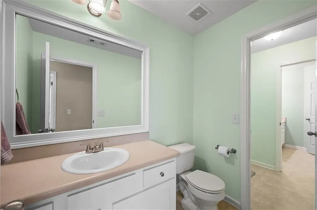 4 bed, 2.5 bath, 2694 sqft, $2,700 — Photo 3