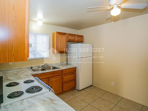 2nd image of 916 Bridgewater St #52fcaa047