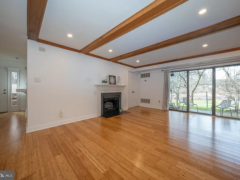 504 Mountainview Dr — Photo 13