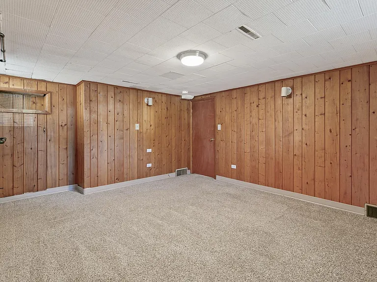 2630 S York St — Photo 17