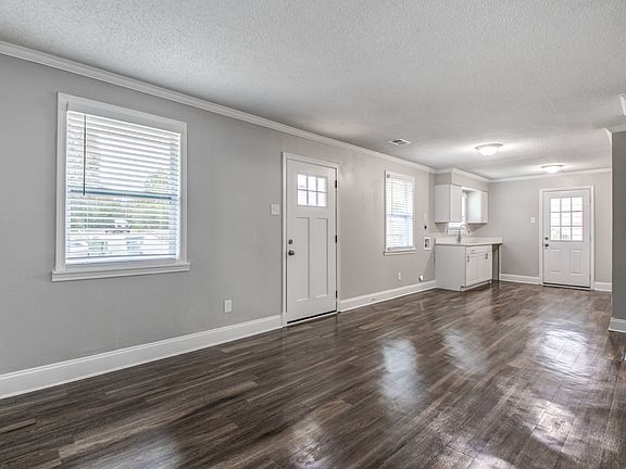 2nd image of 2399 Avery Ave