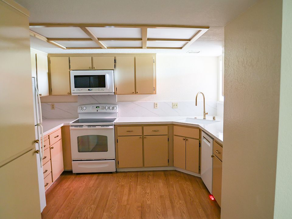 1st image of 33941 Milton St