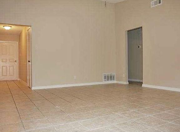 5th image of 11214 Blackmoor Dr