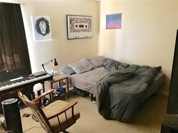 5th image of 832 Champion Ave