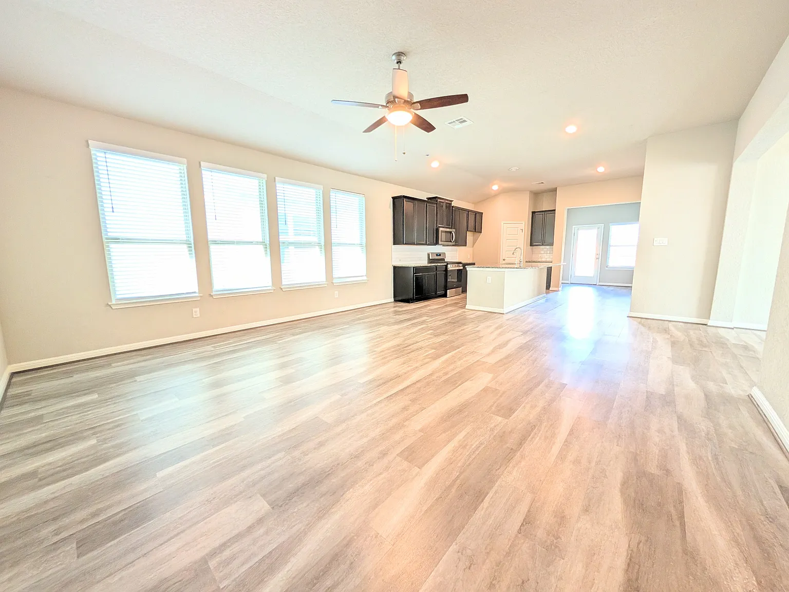 3 bed, 1950 sqft, $2,200 — Photo 2