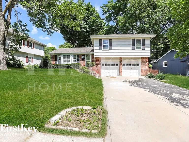 9610 W 92nd Ter — Photo 1