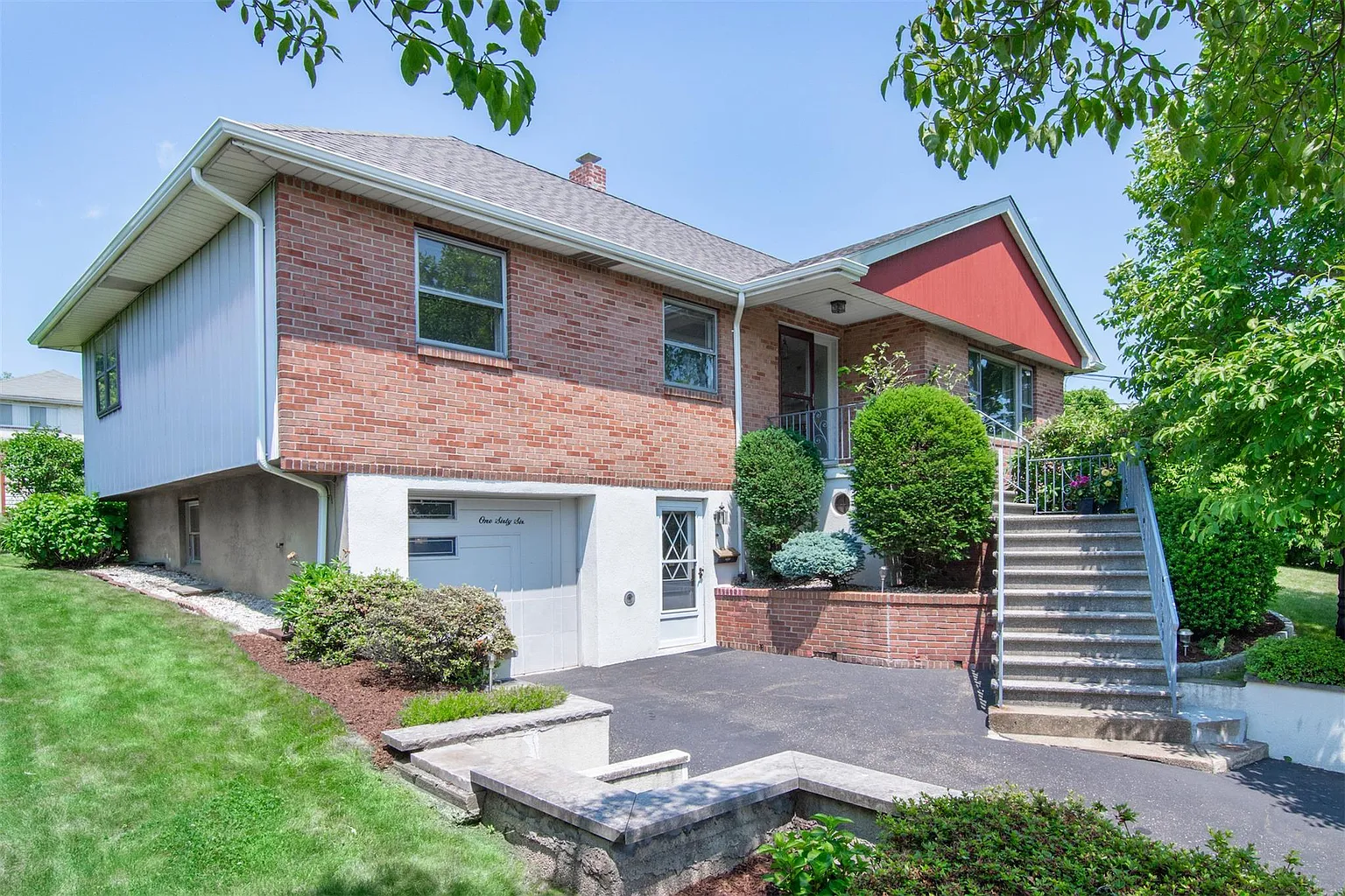 164 Roundhill Drive photo 1