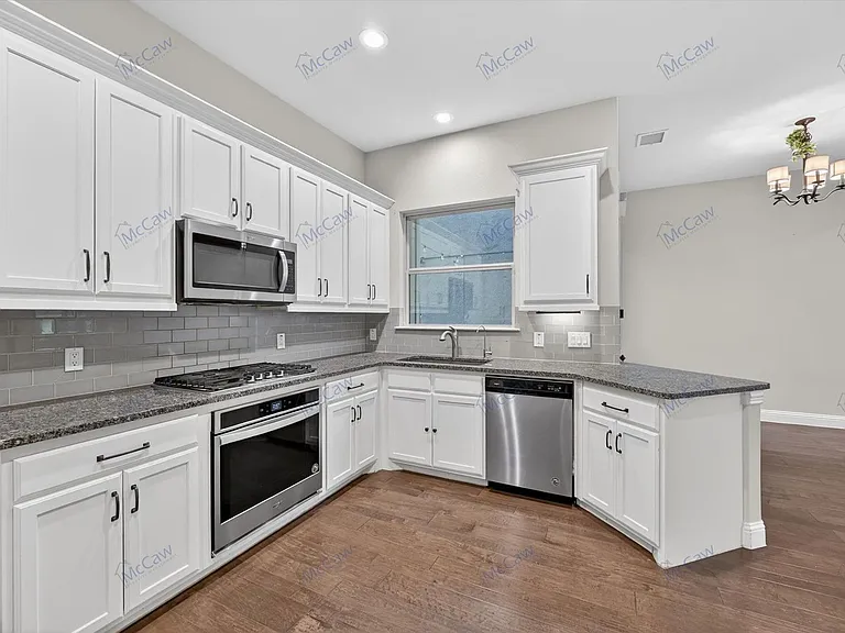 4224 Riverside Dr — Photo 8