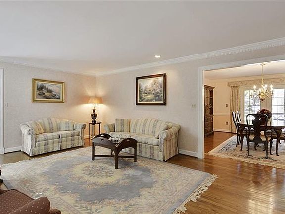 3rd image of 34 Belleview Dr