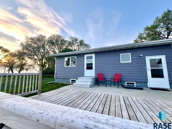 48358 234th St, Flandreau, SD 57028
