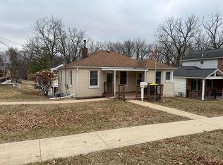 390 Greenwood Ave, East Dubuque, IL 61025