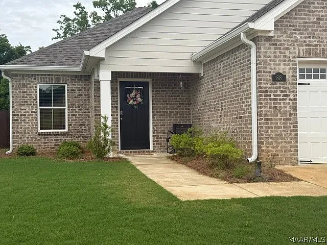 88 Trevor Dr — Photo 3