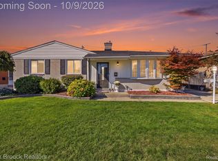 7101 N Wildwood St, Westland, MI 48185
