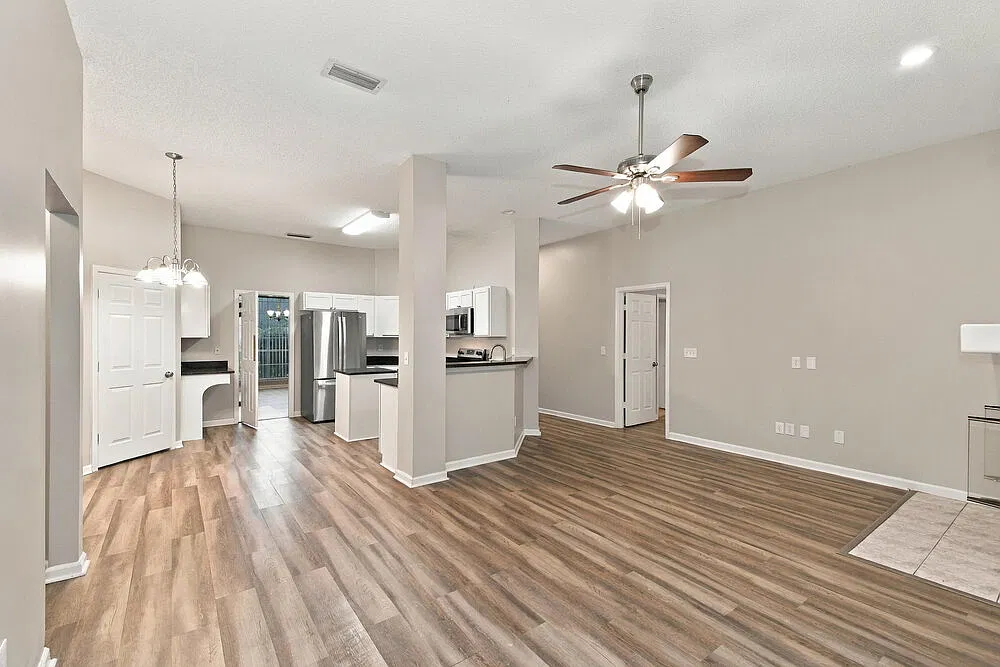 4 bed, 2.0 bath, 2154 sqft, $2,925 — Photo 3