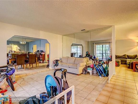 5th image of 10961 NW 20th Ct