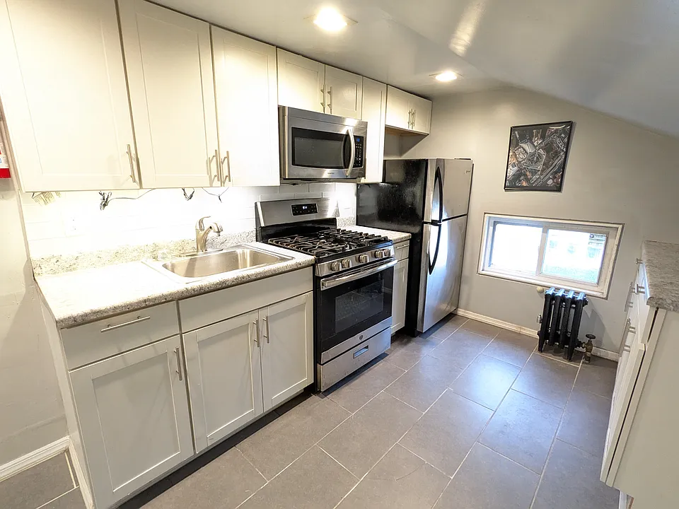 178 Summit Ave #4