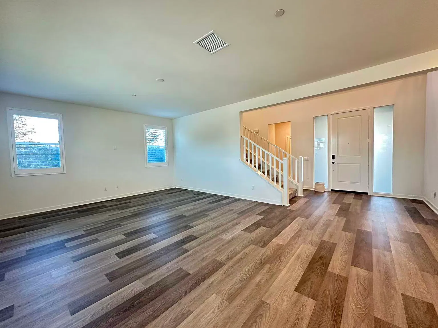 5 bed, 4.5 bath, 3085 sqft, $4,350 — Photo 2