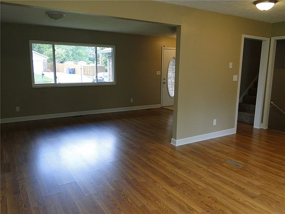 4th image of 7617 Broadview Dr