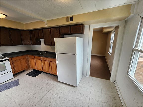 2nd image of 706 Holland St
