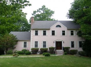 20 Golden Dr, Bedford, NH 03110