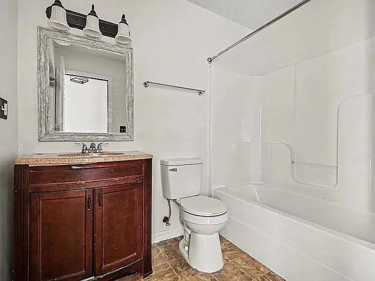 206 Creekwood Dr — Photo 3