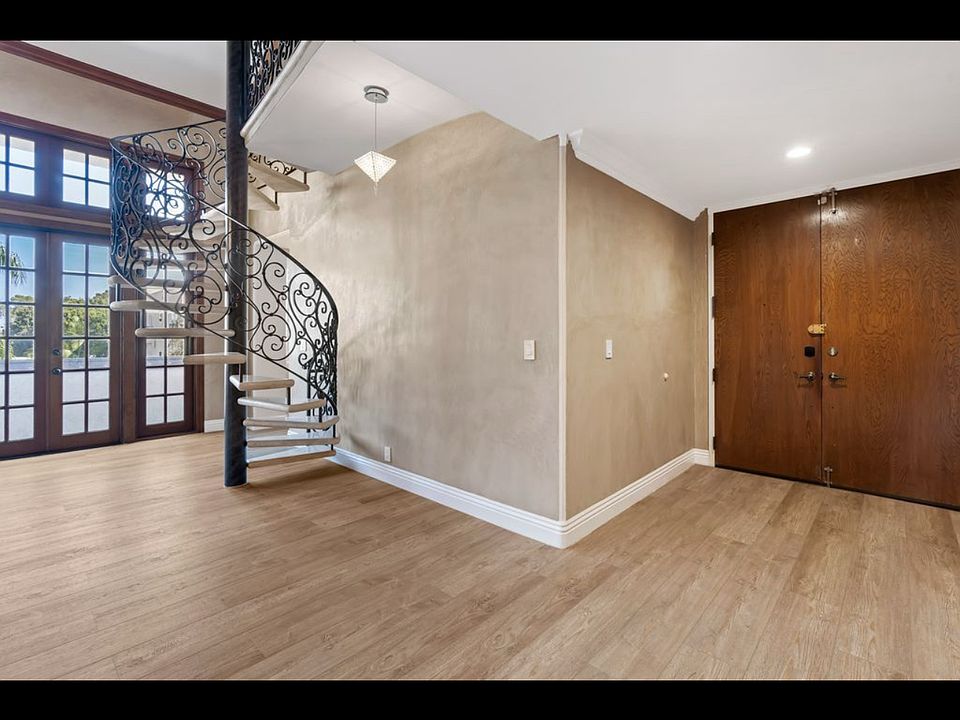 1st image of 1853 S Bentley Ave