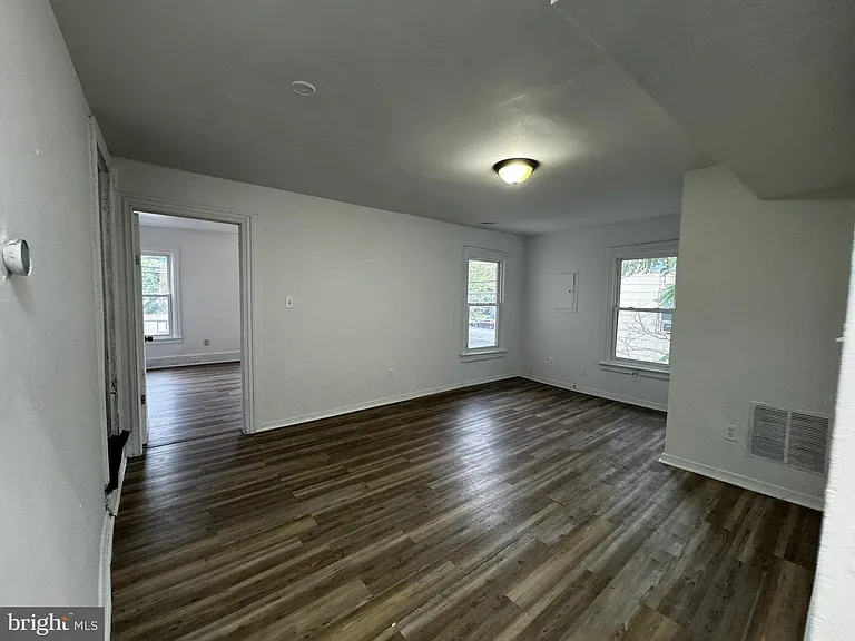 323 E Vine St #2 — Photo 1