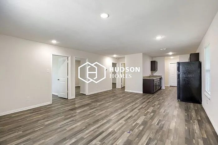 1415 S Austin St — Photo 4