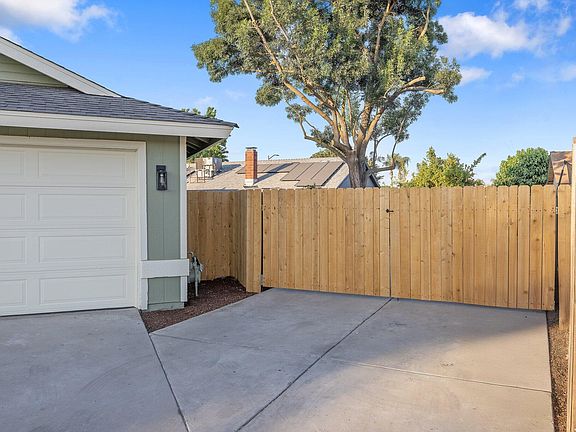 4th image of 1510 Oakwood Court